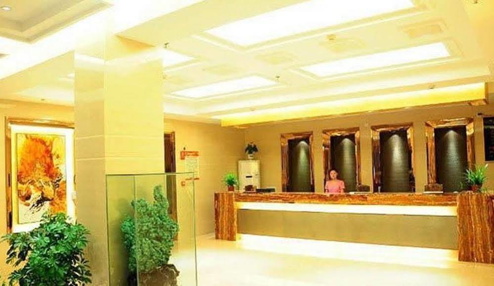 Ronghe Holiday Hotel Shiyan  Exteriör bild