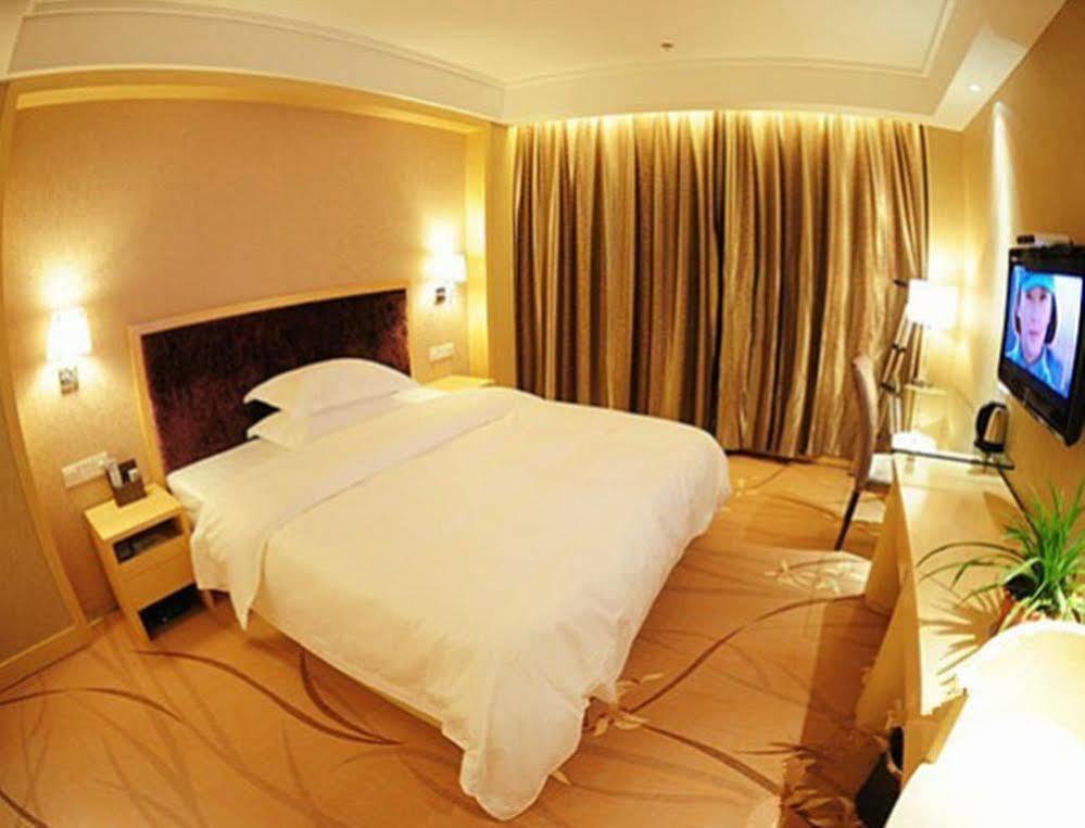 Ronghe Holiday Hotel Shiyan  Exteriör bild